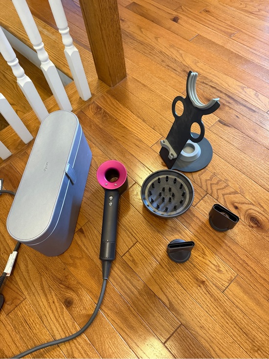 Dyson Accessories - Dyson Supersonic with Travel Case & Stand